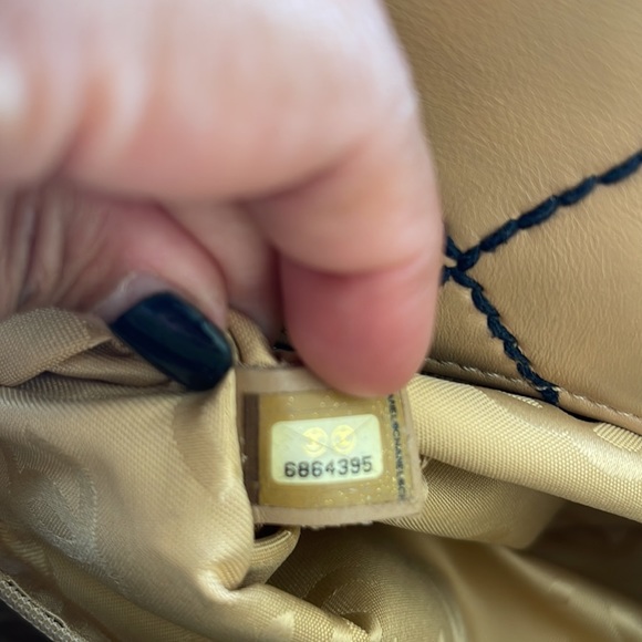 Chanel stitch with card and dust bag. - Picture 5 of 8